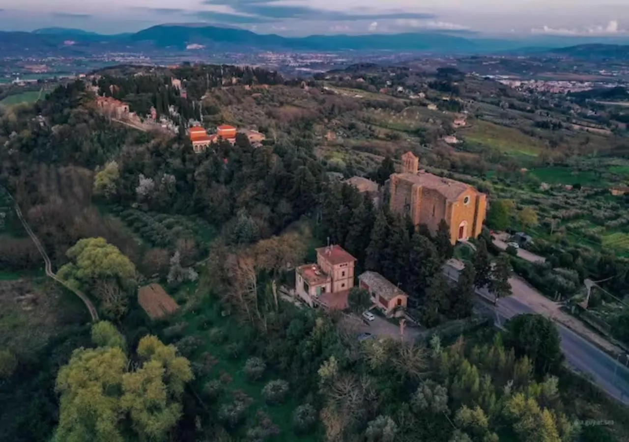 Villa Casa Indipendente con Giardino e Parcheggio Privato Perugia Italia